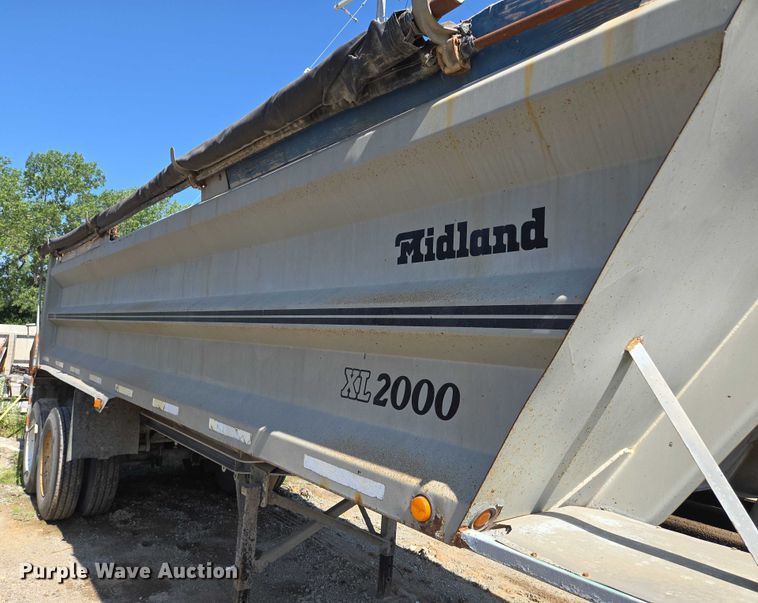 image for item EF1656 2001 Midland XL 2000 end dump trailer