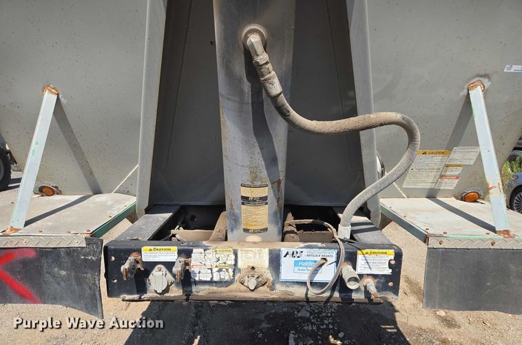 image for item EF1656 2001 Midland XL 2000 end dump trailer