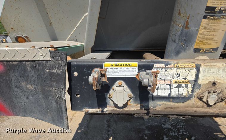 image for item EF1656 2001 Midland XL 2000 end dump trailer
