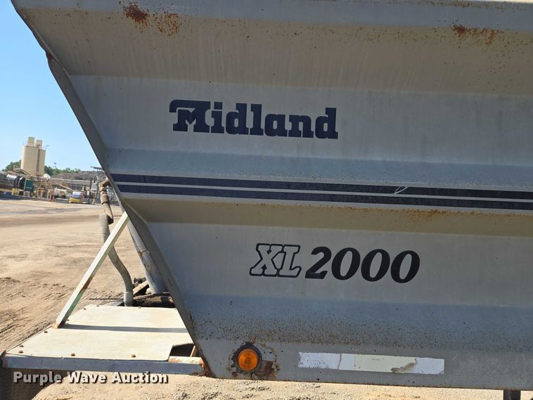 image for item EF1656 2001 Midland XL 2000 end dump trailer