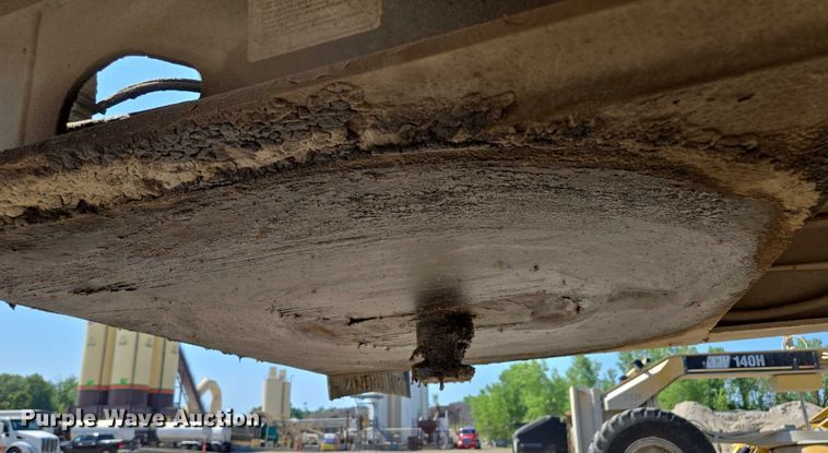 image for item EF1656 2001 Midland XL 2000 end dump trailer