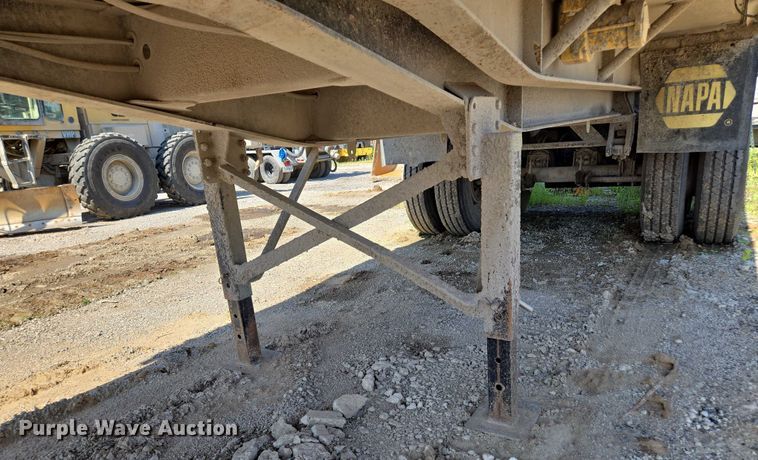 image for item EF1656 2001 Midland XL 2000 end dump trailer