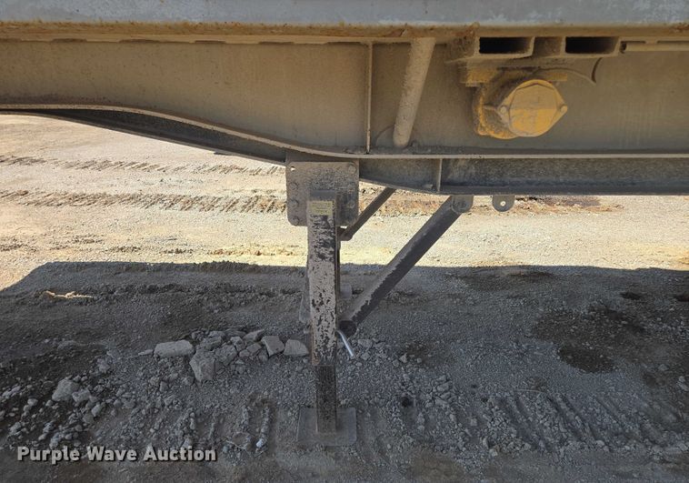 image for item EF1656 2001 Midland XL 2000 end dump trailer