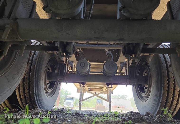 image for item EF1656 2001 Midland XL 2000 end dump trailer