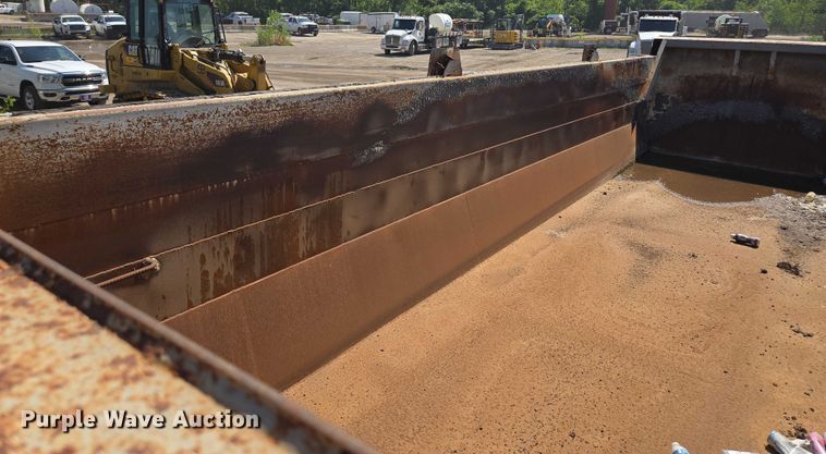 image for item EF1656 2001 Midland XL 2000 end dump trailer