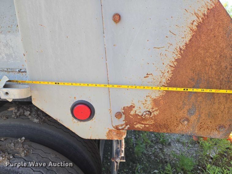 image for item EF1656 2001 Midland XL 2000 end dump trailer