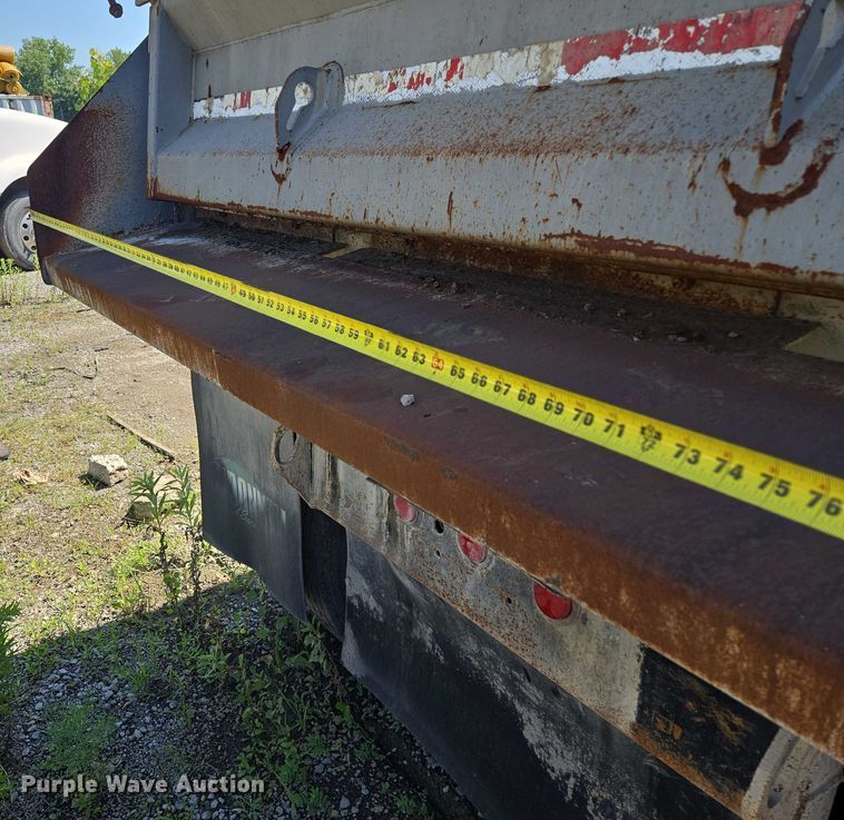 image for item EF1656 2001 Midland XL 2000 end dump trailer