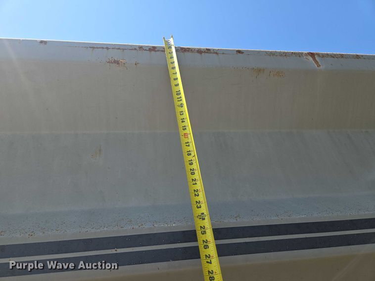 image for item EF1656 2001 Midland XL 2000 end dump trailer