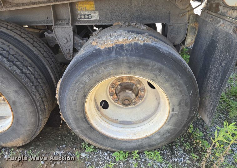 image for item EF1656 2001 Midland XL 2000 end dump trailer