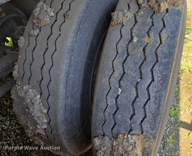 image for item EF1656 2001 Midland XL 2000 end dump trailer