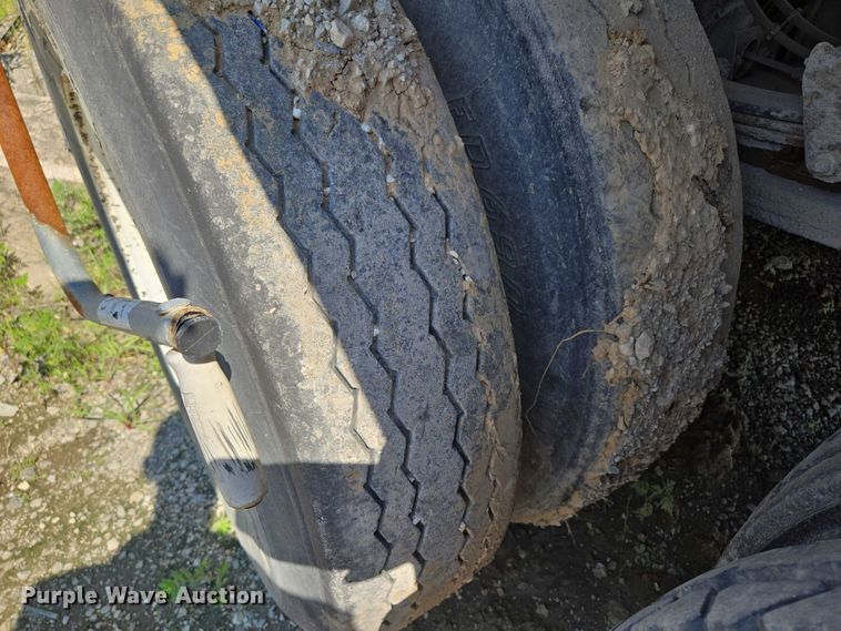 image for item EF1656 2001 Midland XL 2000 end dump trailer