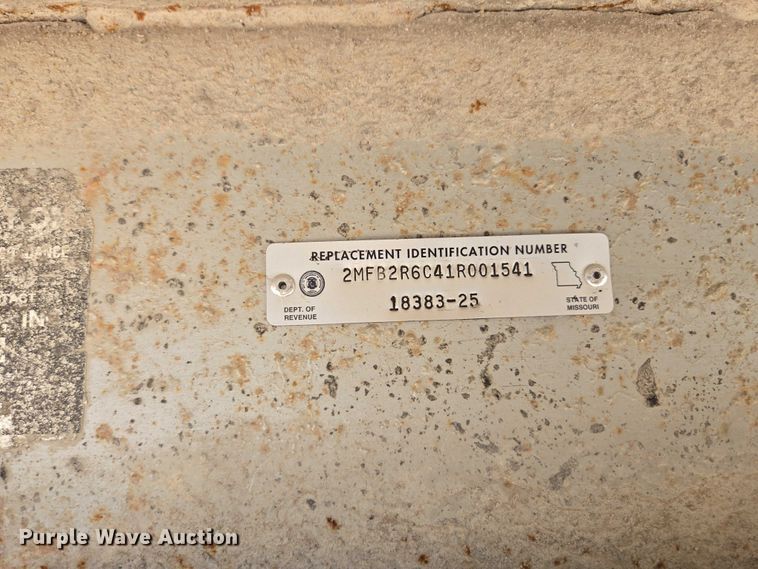 image for item EF1656 2001 Midland XL 2000 end dump trailer