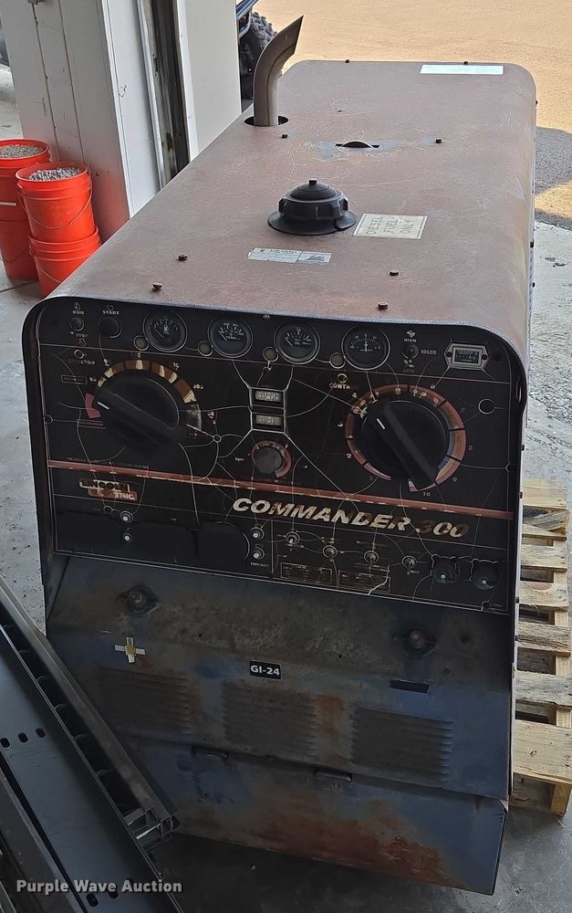 image for item EF1663 Lincoln Electric  Commander 300 welder/generator