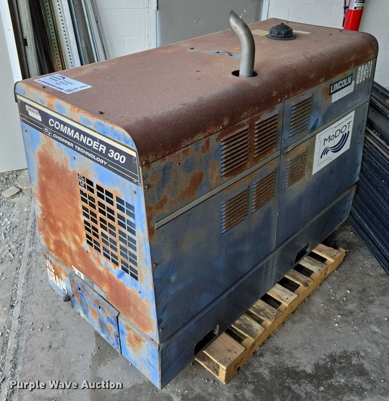 image for item EF1663 Lincoln Electric  Commander 300 welder/generator