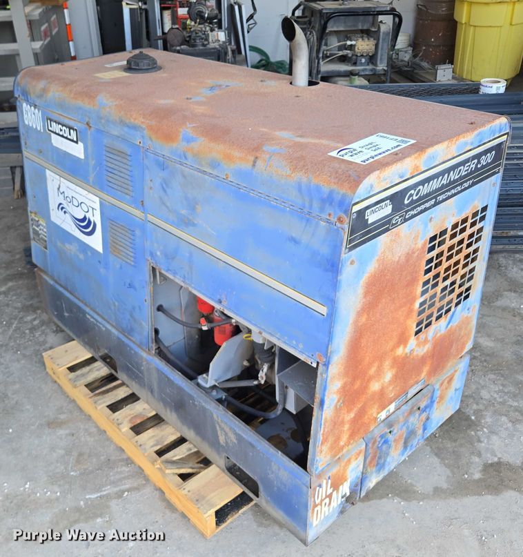 image for item EF1663 Lincoln Electric  Commander 300 welder/generator