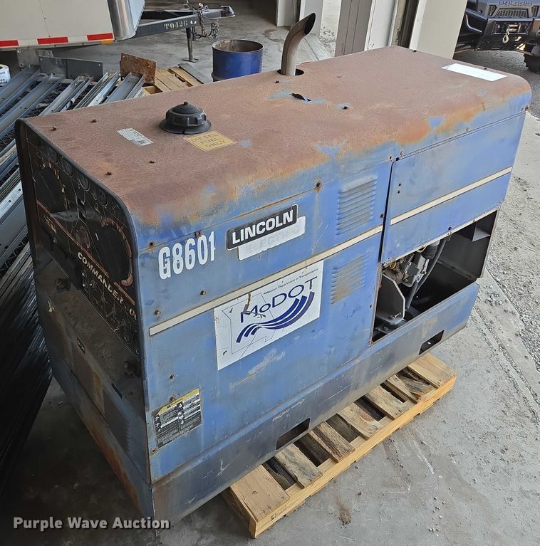 image for item EF1663 Lincoln Electric  Commander 300 welder/generator