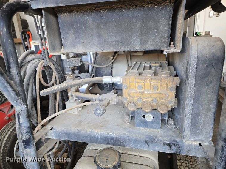 image for item EF1664 Mi-T-M HSE-2504-0M10 pressure washer