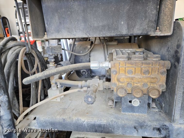 image for item EF1664 Mi-T-M HSE-2504-0M10 pressure washer