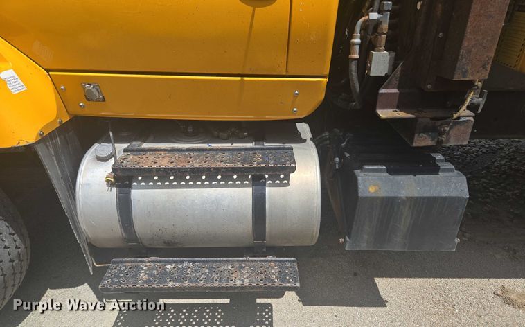 image for item EF1670 2014 International 7500  dump truck