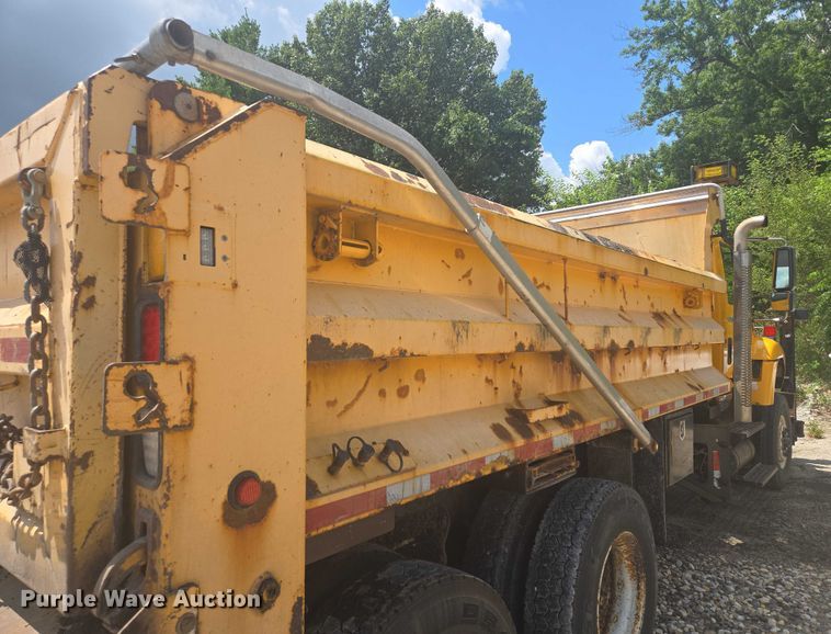 image for item EF1670 2014 International 7500  dump truck