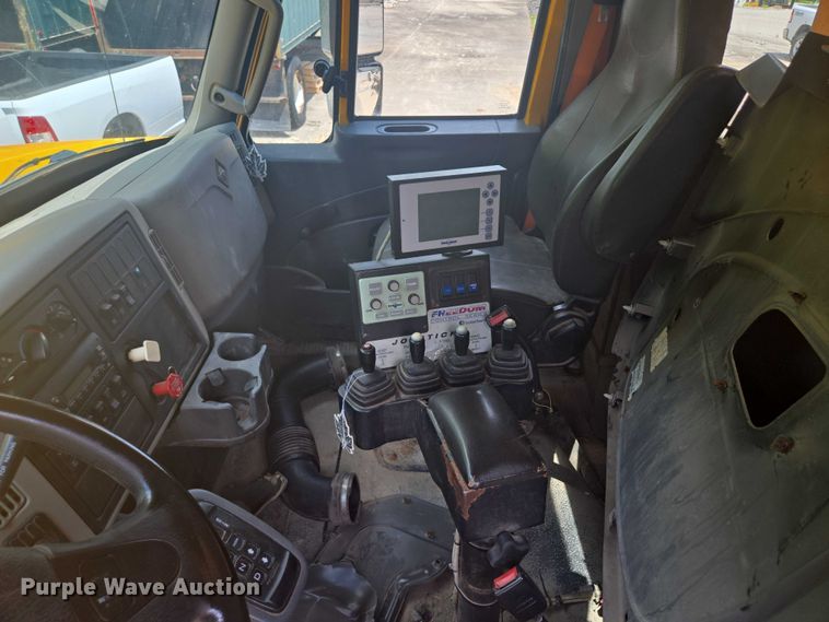 image for item EF1670 2014 International 7500  dump truck