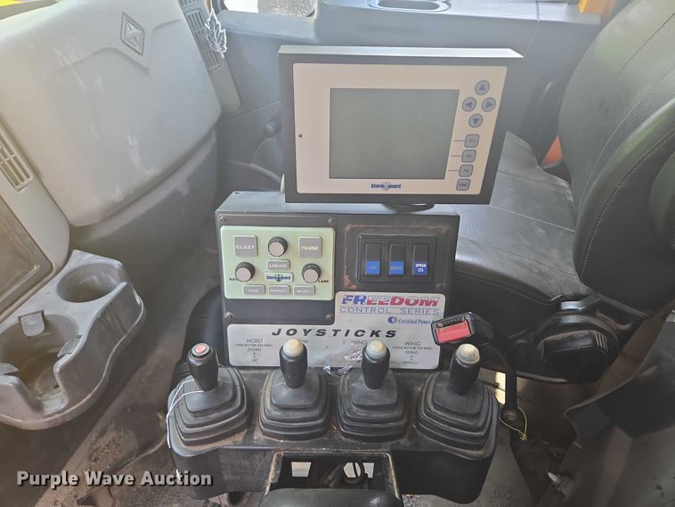 image for item EF1670 2014 International 7500  dump truck