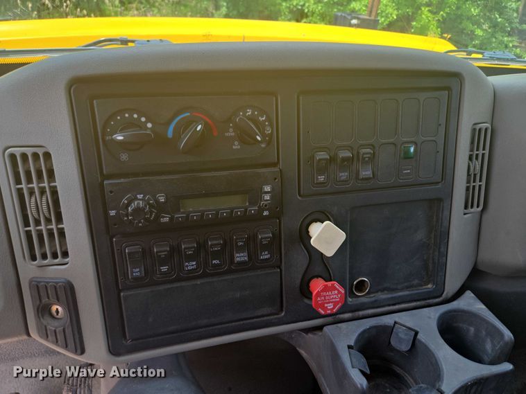 image for item EF1670 2014 International 7500  dump truck