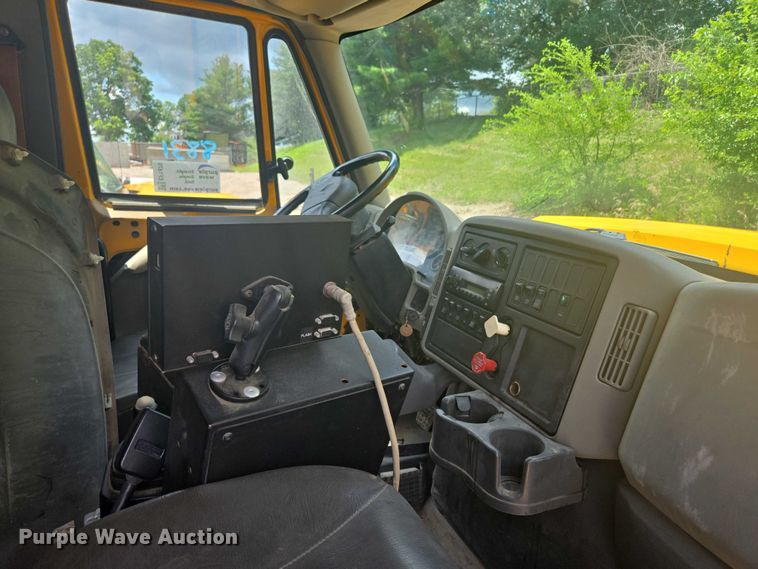 image for item EF1670 2014 International 7500  dump truck