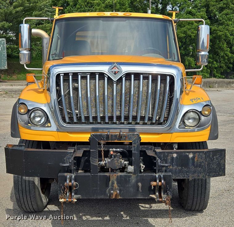 image for item EF1671 2011 International SF547 dump truck