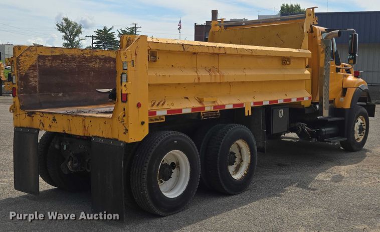 image for item EF1671 2011 International SF547 dump truck