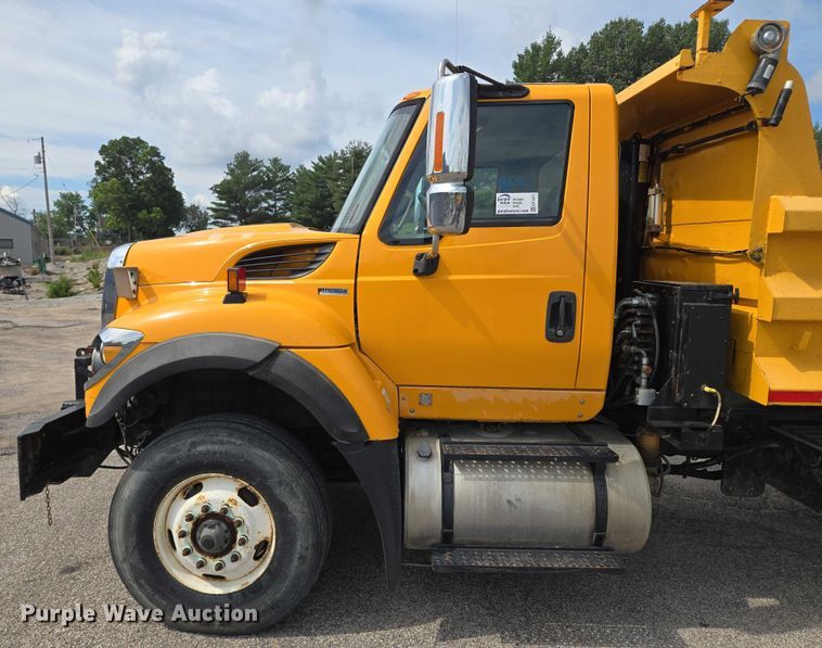 image for item EF1671 2011 International SF547 dump truck