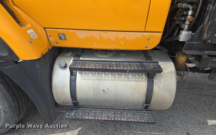 image for item EF1671 2011 International SF547 dump truck