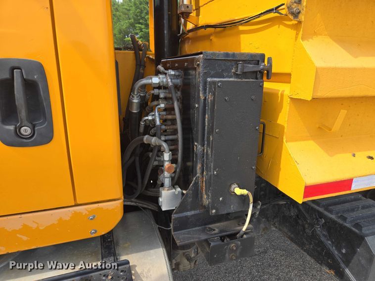 image for item EF1671 2011 International SF547 dump truck