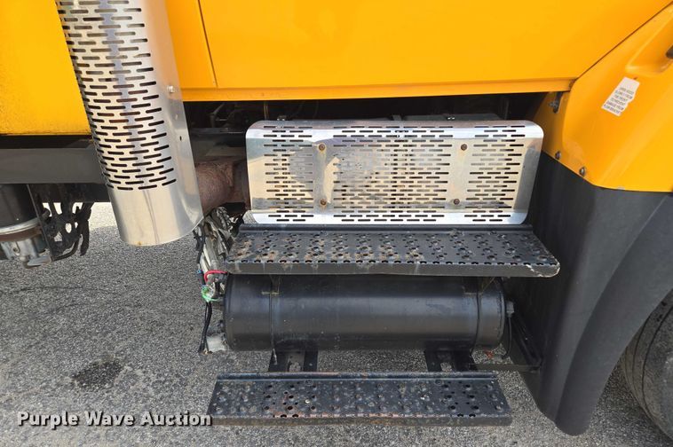 image for item EF1671 2011 International SF547 dump truck