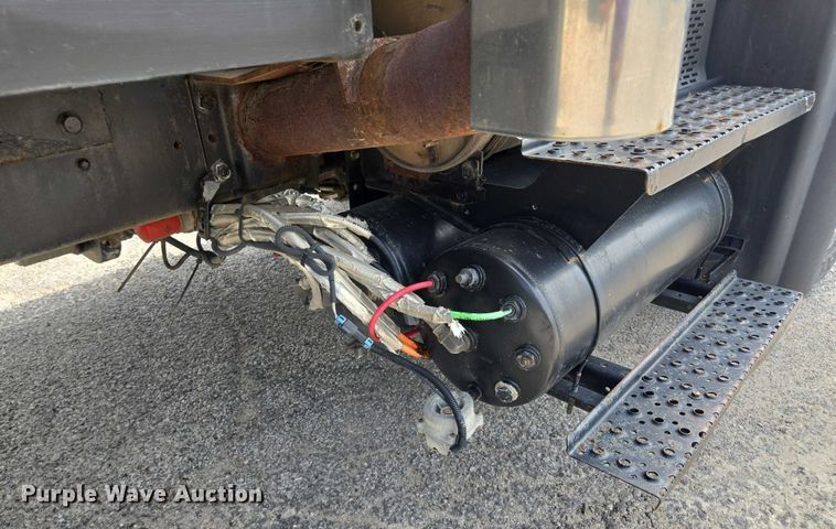 image for item EF1671 2011 International SF547 dump truck