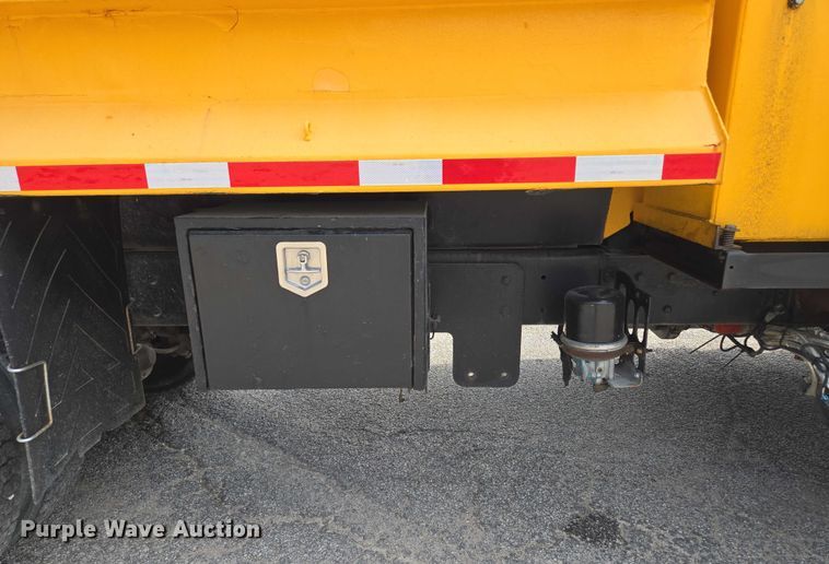 image for item EF1671 2011 International SF547 dump truck