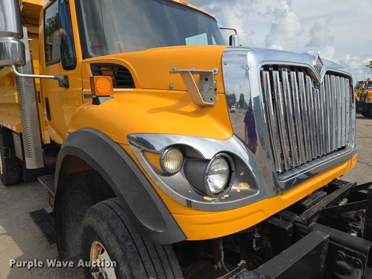 image for item EF1671 2011 International SF547 dump truck