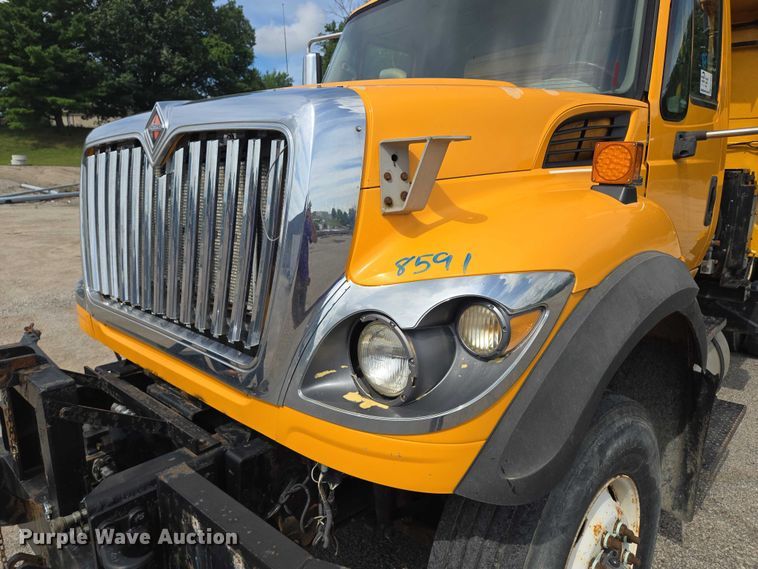 image for item EF1671 2011 International SF547 dump truck