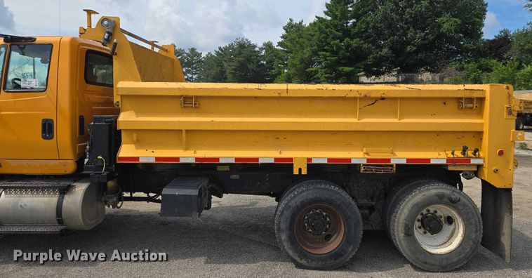 image for item EF1671 2011 International SF547 dump truck