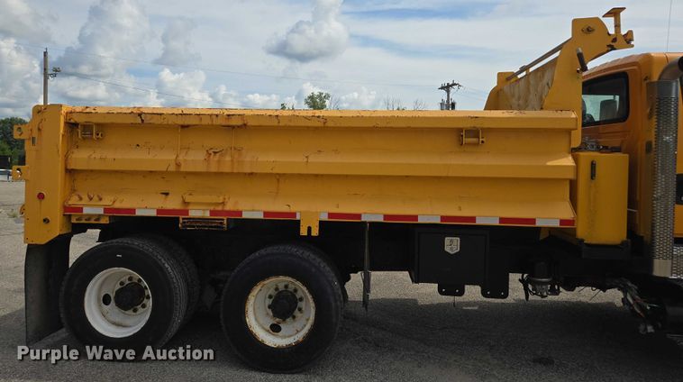 image for item EF1671 2011 International SF547 dump truck