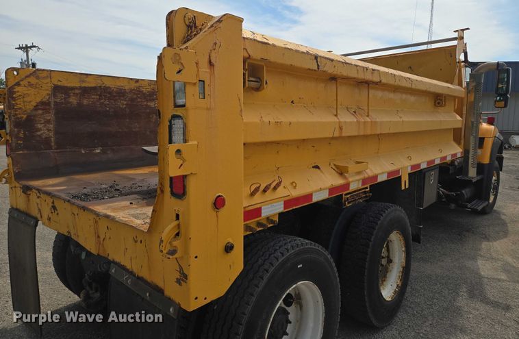 image for item EF1671 2011 International SF547 dump truck