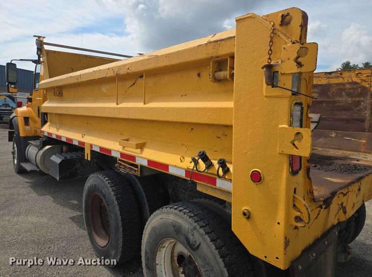 image for item EF1671 2011 International SF547 dump truck