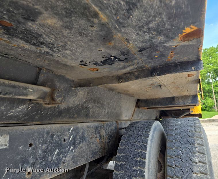 image for item EF1671 2011 International SF547 dump truck