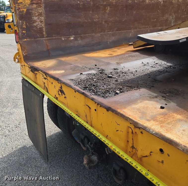 image for item EF1671 2011 International SF547 dump truck