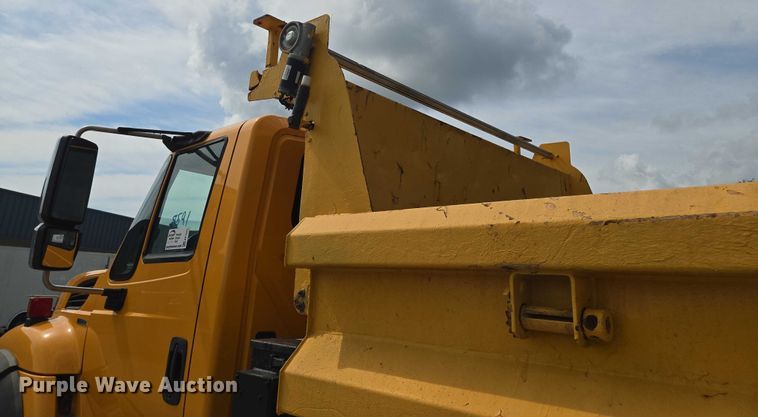 image for item EF1671 2011 International SF547 dump truck