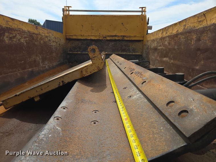 image for item EF1671 2011 International SF547 dump truck