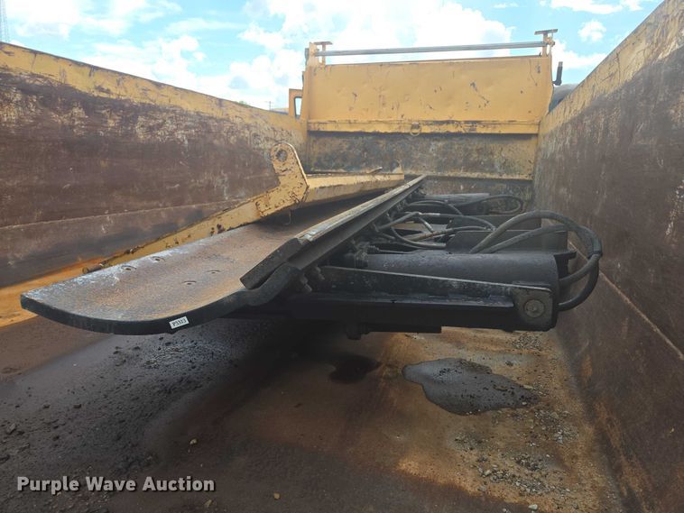 image for item EF1671 2011 International SF547 dump truck