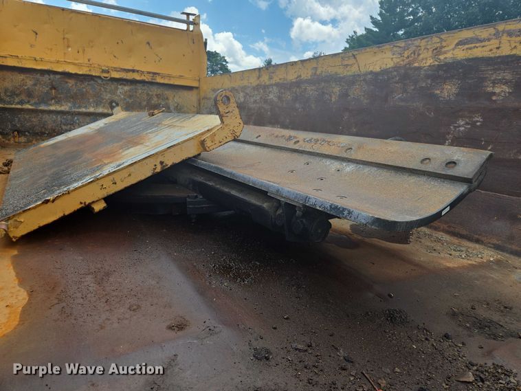 image for item EF1671 2011 International SF547 dump truck