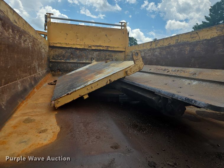 image for item EF1671 2011 International SF547 dump truck