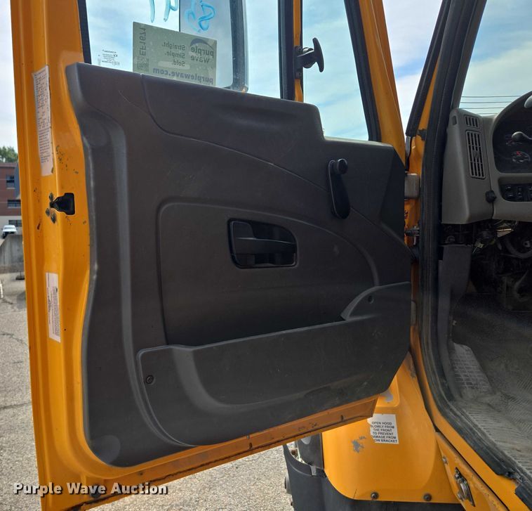 image for item EF1671 2011 International SF547 dump truck